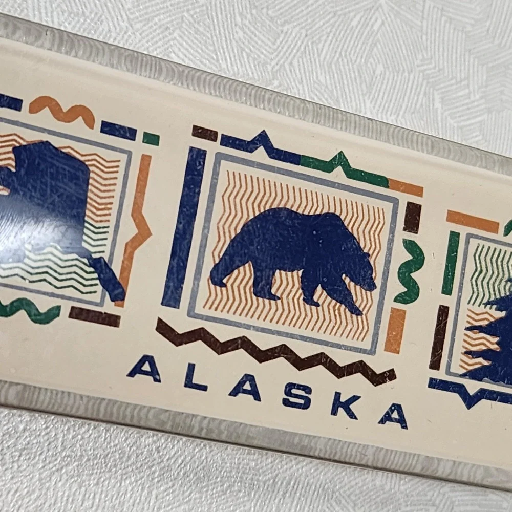Vintage Alaska USA Vacation Tree Bear State Lucite Keychain Key Ring Collectible